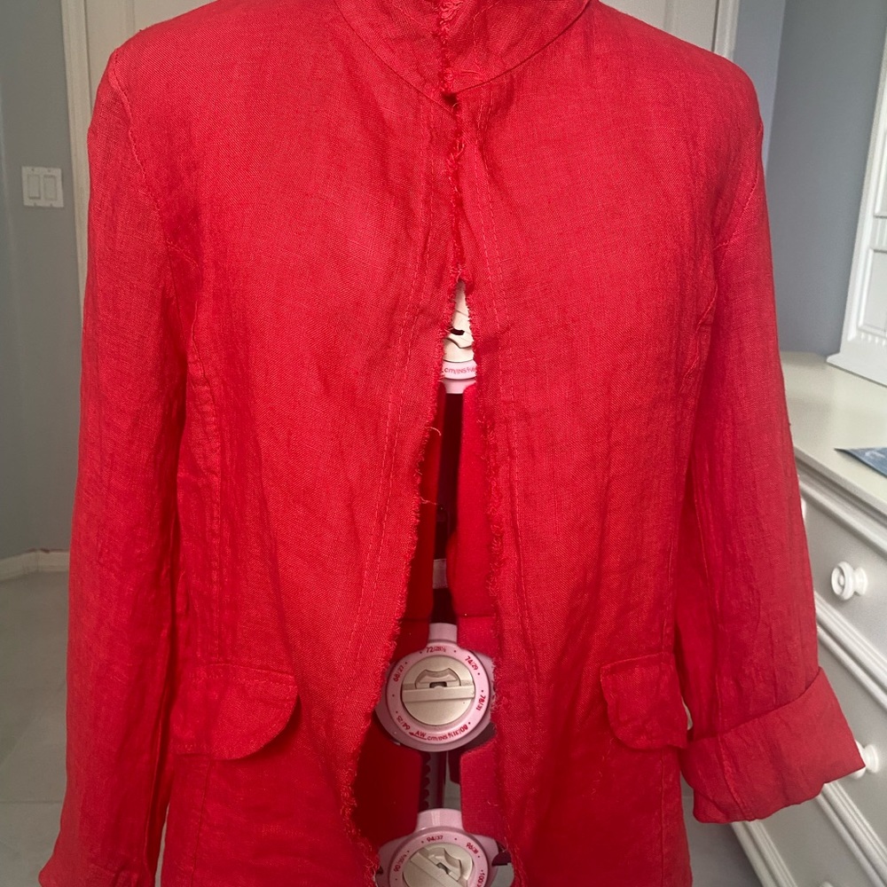 NT linen blazer by Amati, made in Italy. 100 linen. 3 colors (see pictures).